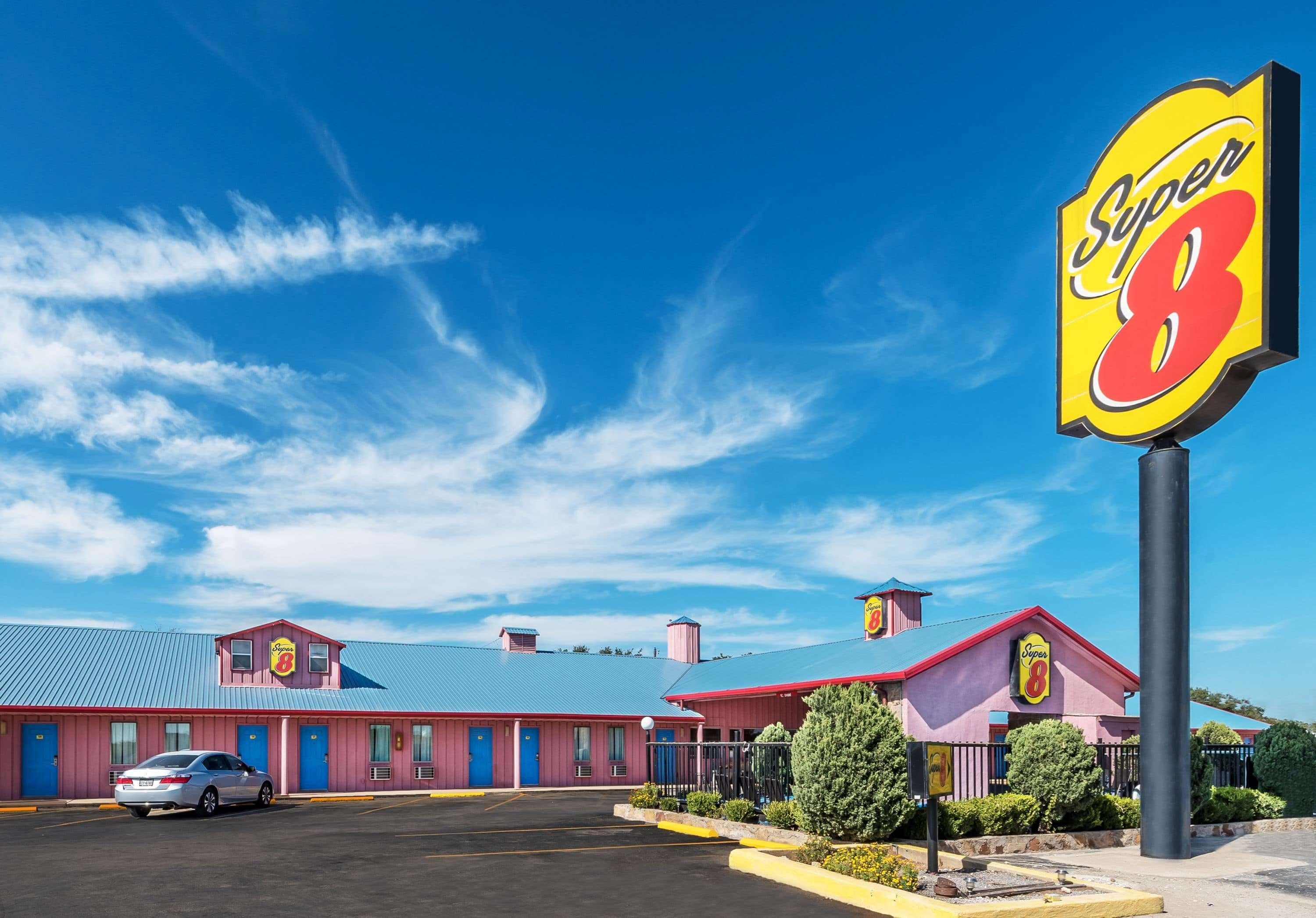 Super 8 By Wyndham Eastland Hotel Екстериор снимка